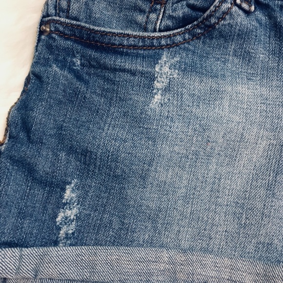 Forever 21 Distressed Denim Shorts Size 27 - Picture 2 of 6